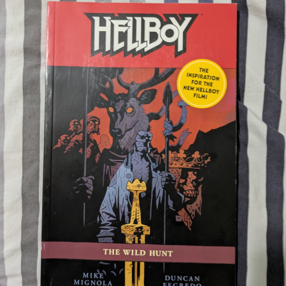 Hellboy Comic Book Set - Picture 2 of 5